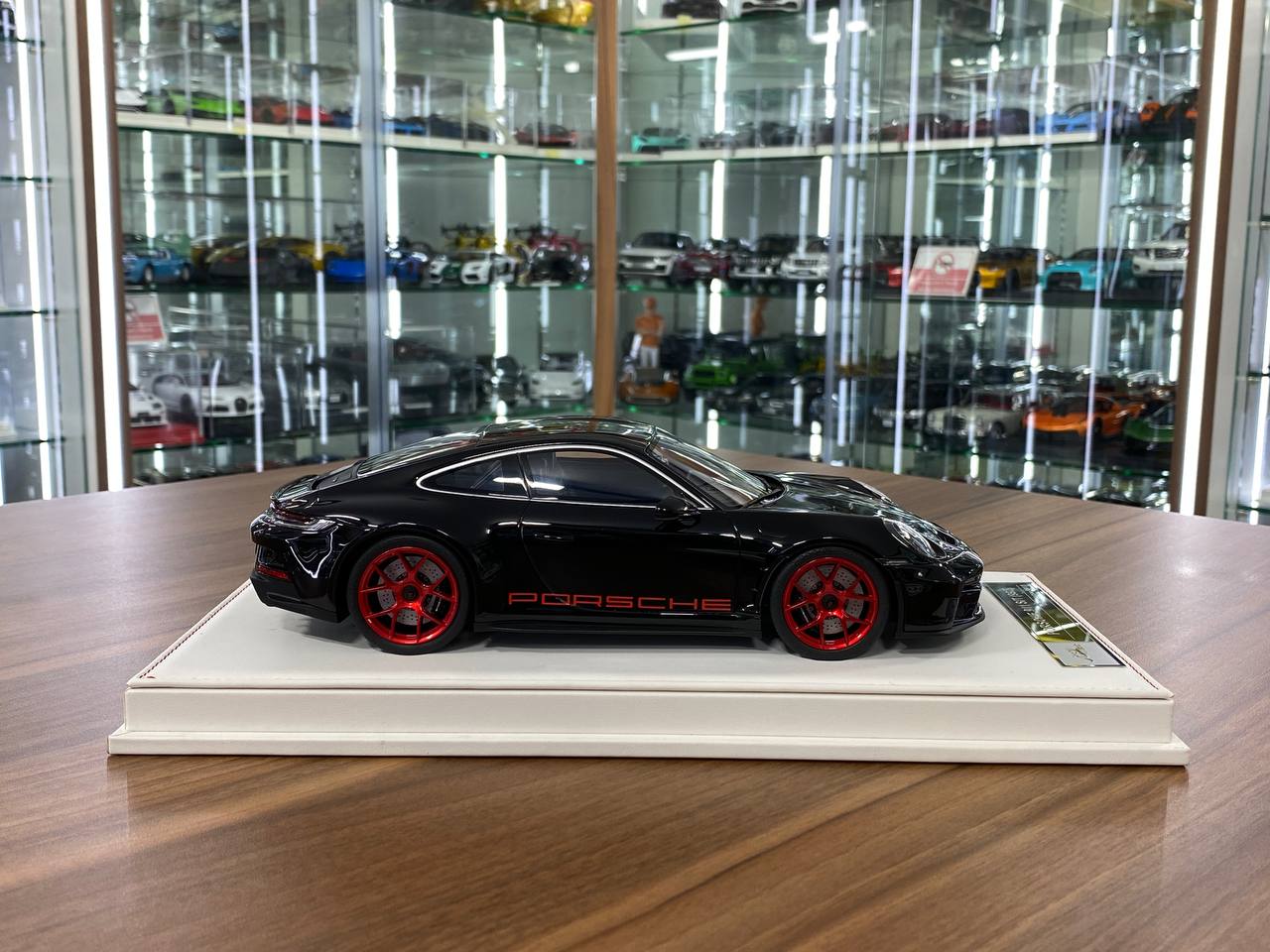 1/18 Resin Porsche 911 S/T (992) by Ivy Models in Black / Red – Limited 15pcs