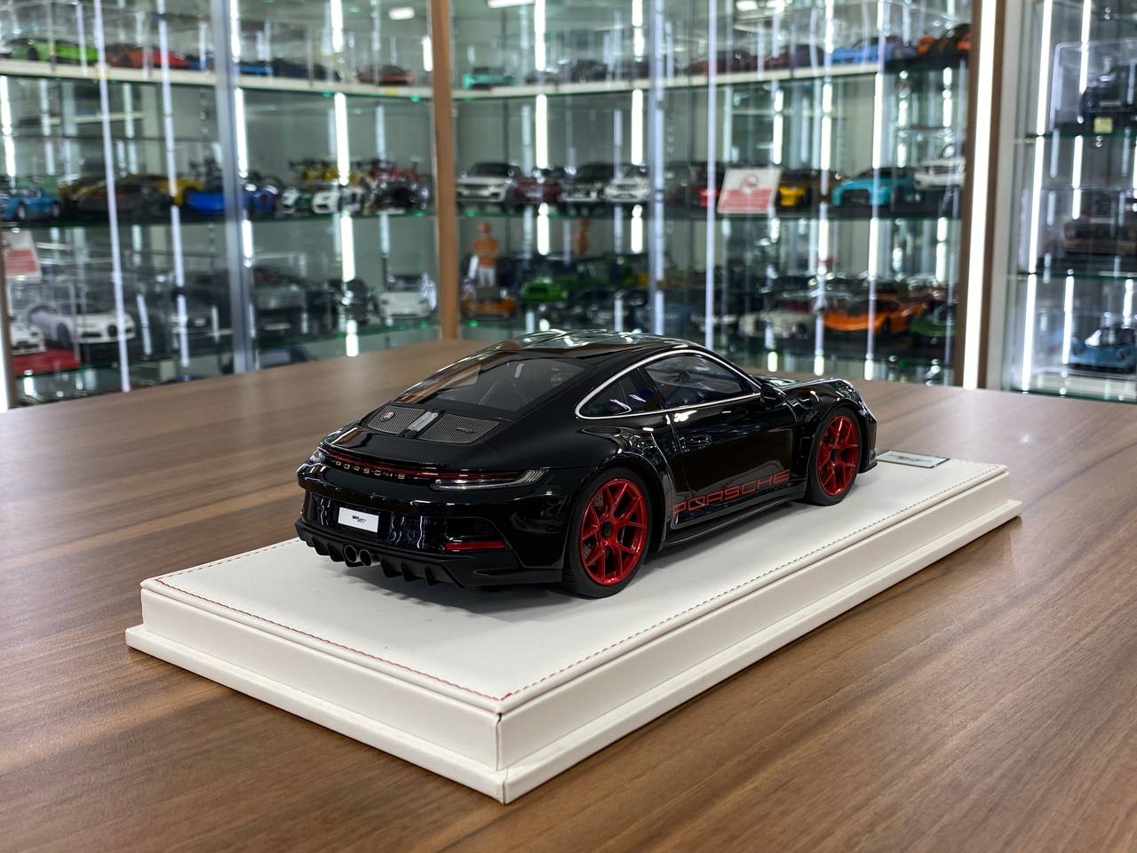 1/18 Resin Porsche 911 S/T (992) by Ivy Models in Black / Red – Limited 15pcs