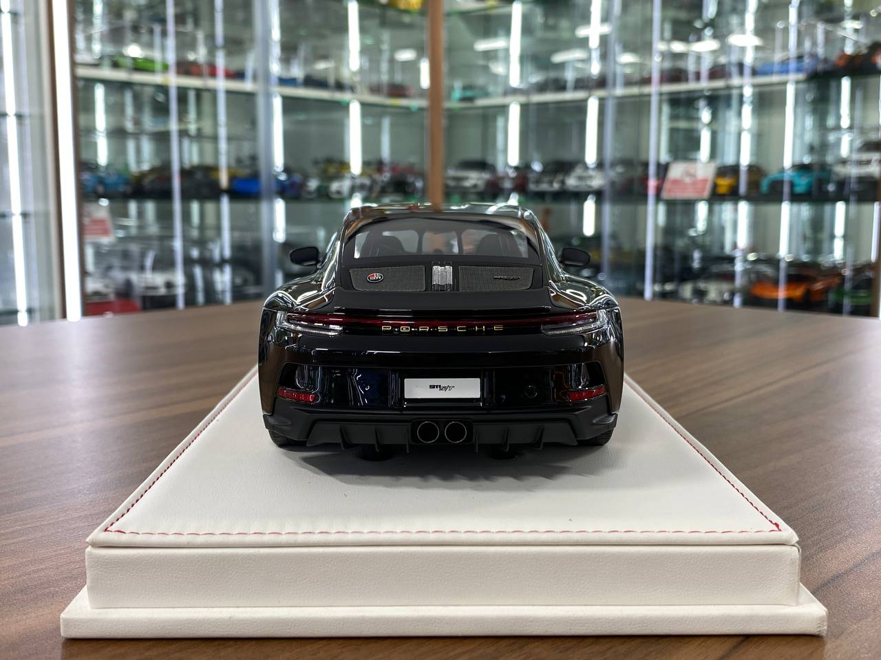 1/18 Resin Porsche 911 S/T (992) by Ivy Models in Black / Red – Limited 15pcs