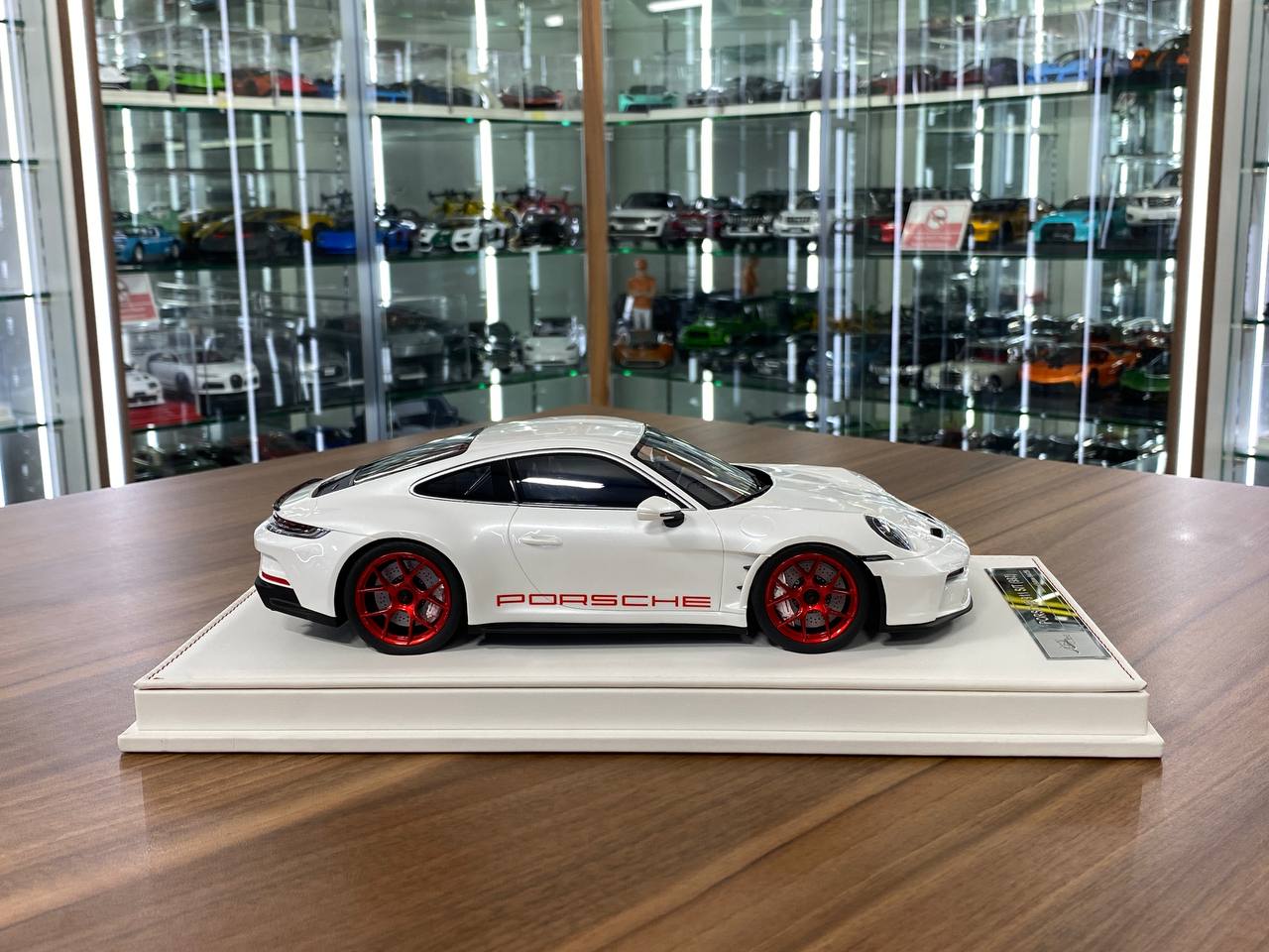 1/18 Resin Porsche 911 S/T (992) by Ivy Models in White/Red – Limited 20pcs