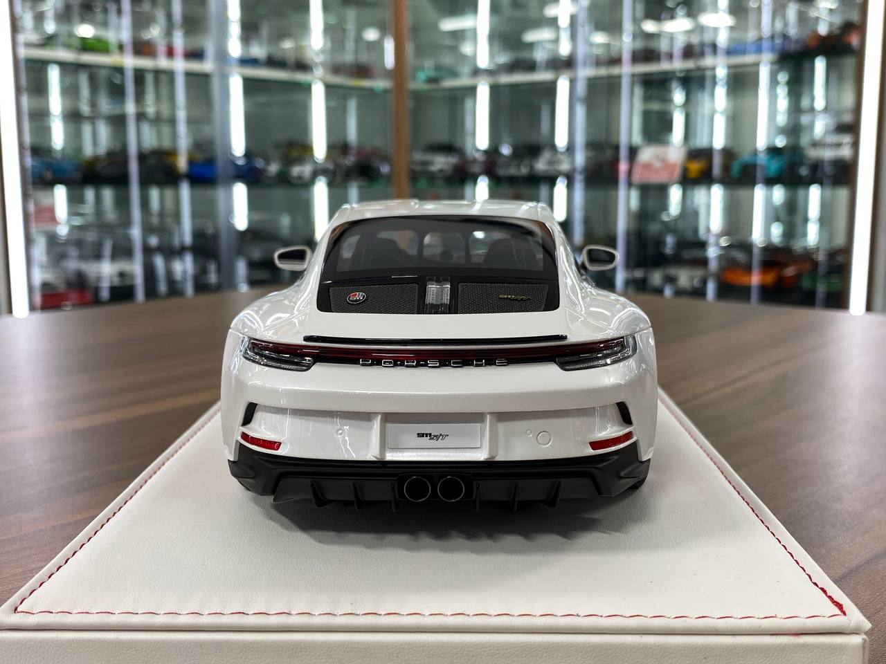 1/18 Resin Porsche 911 S/T (992) by Ivy Models in White/Red – Limited 20pcs