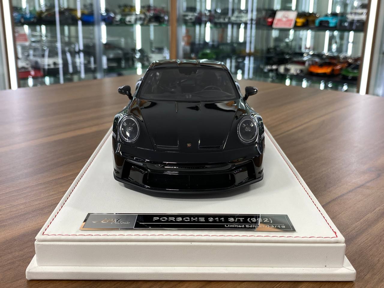 1/18 Resin Porsche 911 S/T (992) by Ivy Models in Black/Silver – Limited 15 pcs