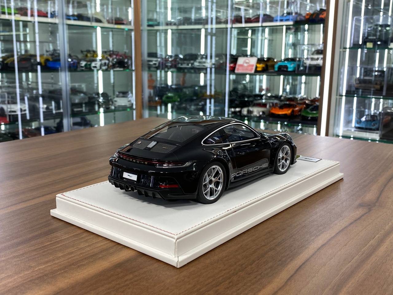 1/18 Resin Porsche 911 S/T (992) by Ivy Models in Black/Silver – Limited 15 pcs