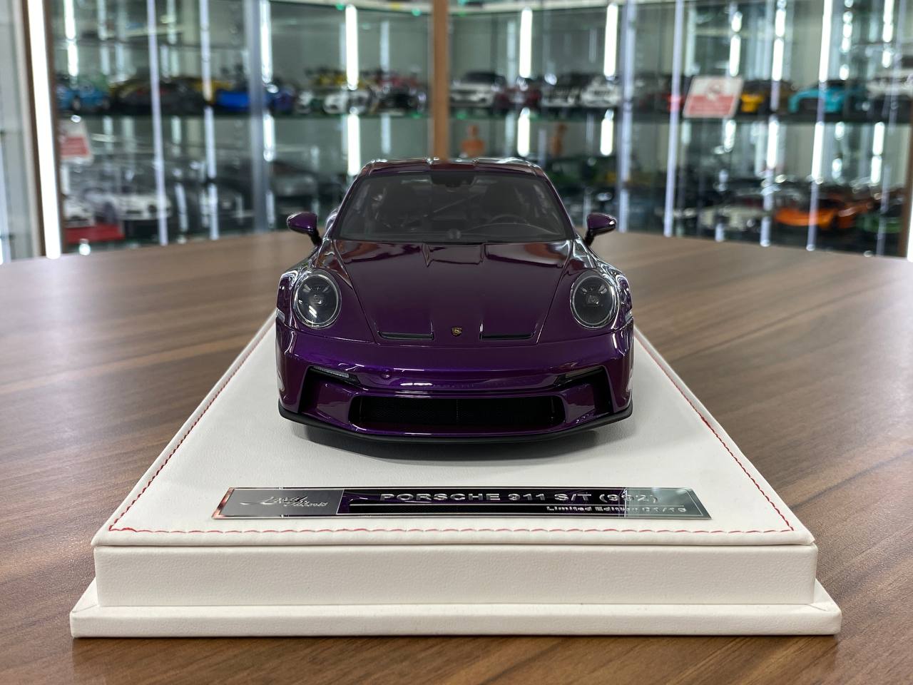 1/18 Resin Porsche 911 S/T (992) by Ivy Models in Pearl Purple/ Black – Limited 15 pcs