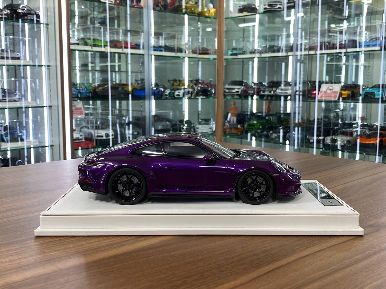 1/18 Resin Porsche 911 S/T (992) by Ivy Models in Pearl Purple/ Black – Limited 15 pcs