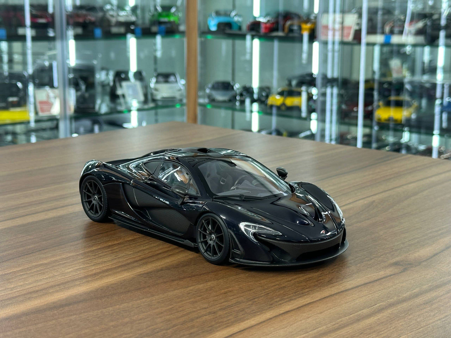 1/18 Diecast McLaren P1 (2013) – Amethyst Black – TSM Model – Full Opening – Limited Edition
