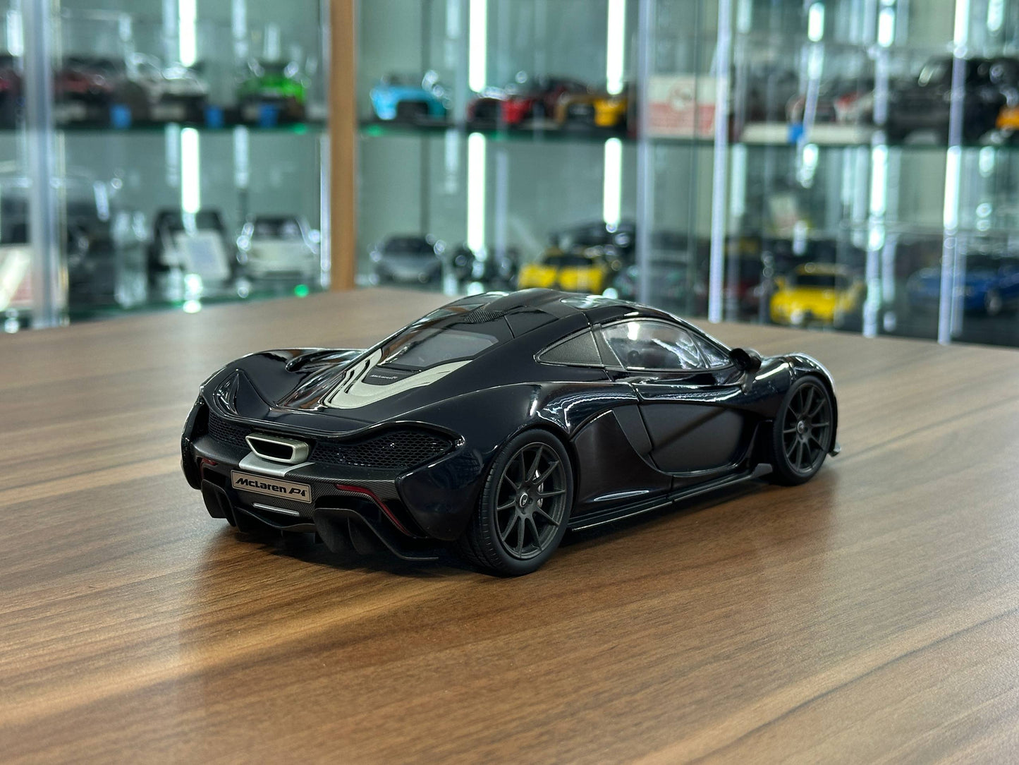 1/18 Diecast McLaren P1 (2013) – Amethyst Black – TSM Model – Full Opening – Limited Edition