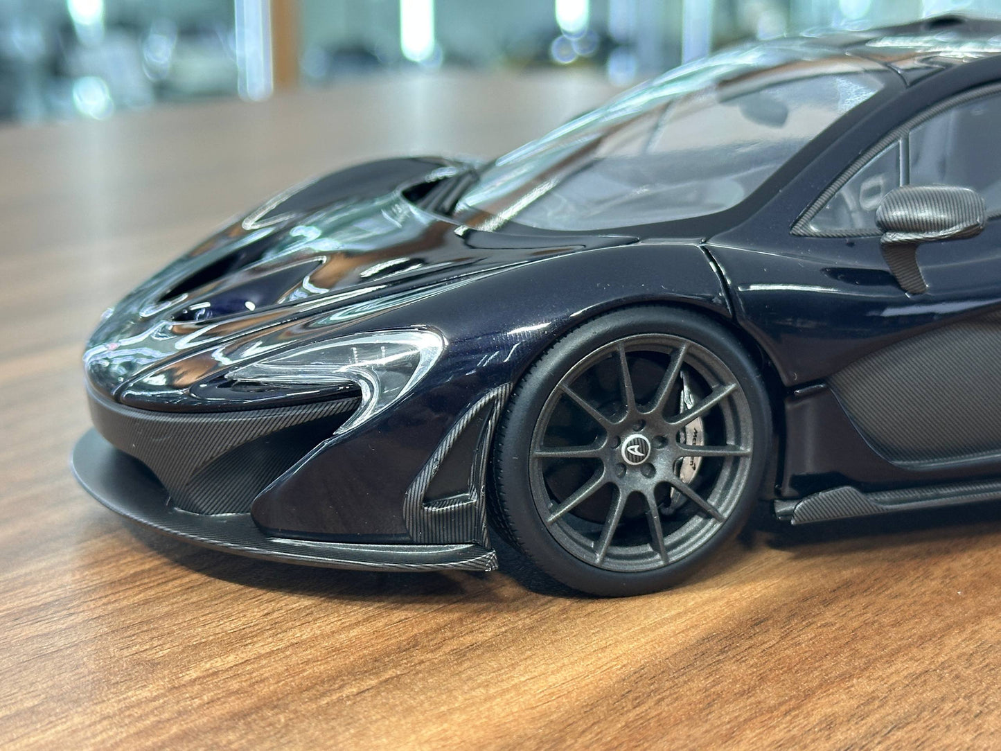 1/18 Diecast McLaren P1 (2013) – Amethyst Black – TSM Model – Full Opening – Limited Edition
