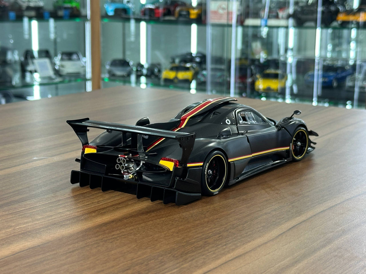 1/18 Diecast Pagani Zonda Revolucian – Black Carbon Fiber – AutoArt – Limited Edition