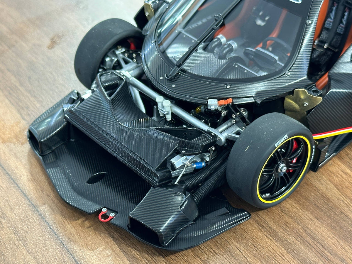 1/18 Diecast Pagani Zonda Revolucian – Black Carbon Fiber – AutoArt – Limited Edition