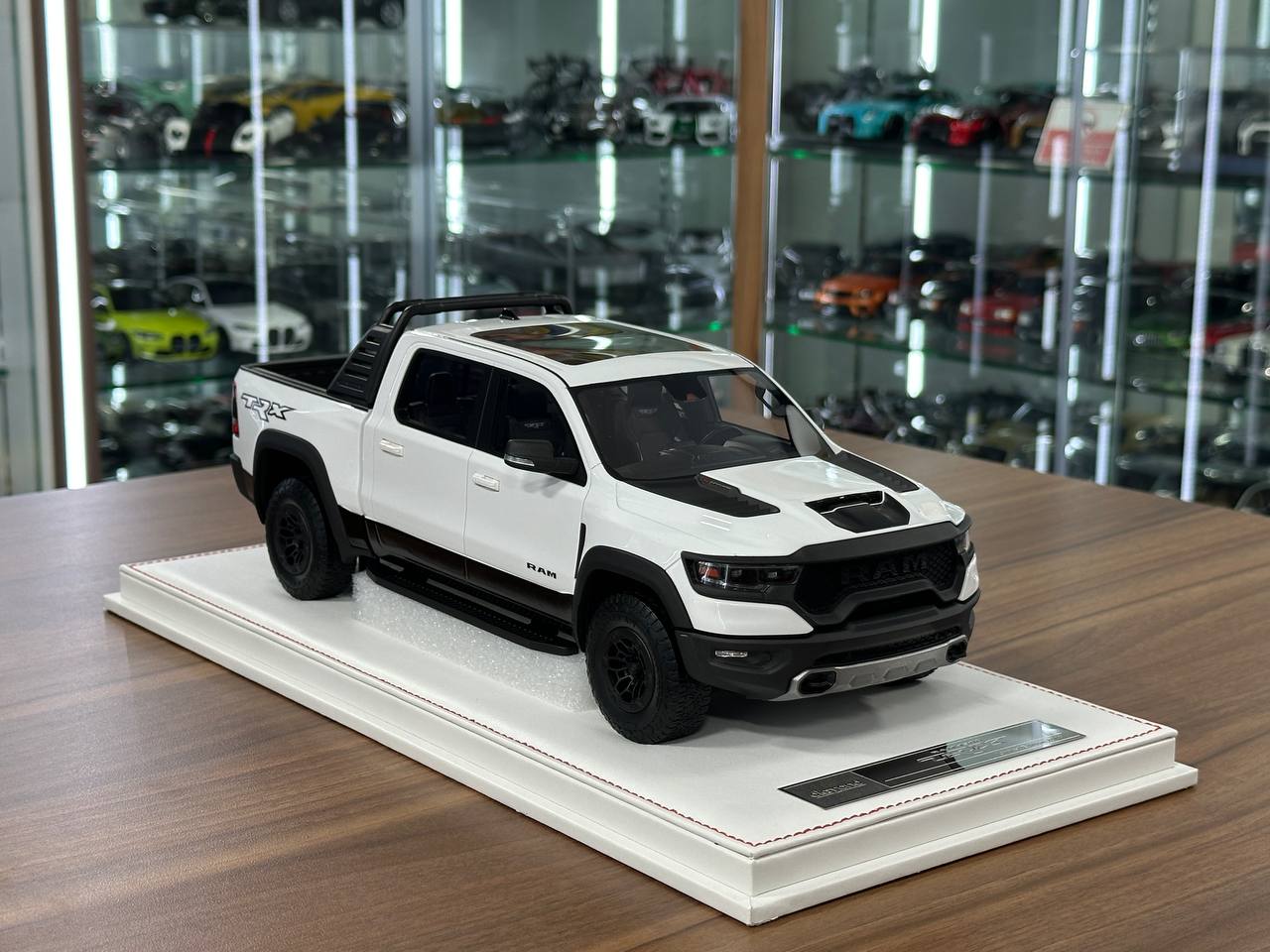 Exclusive 1/18 Dodge Ram TRX 1500 [White] – Limited Edition (40 pcs)