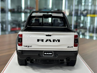 Exclusive 1/18 Dodge Ram TRX 1500 [White] – Limited Edition (40 pcs)