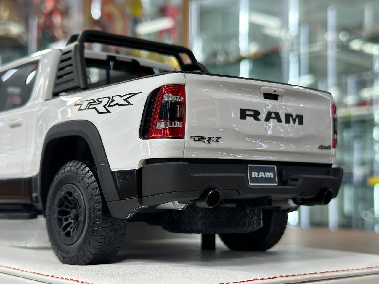 Exclusive 1/18 Dodge Ram TRX 1500 [White] – Limited Edition (40 pcs)
