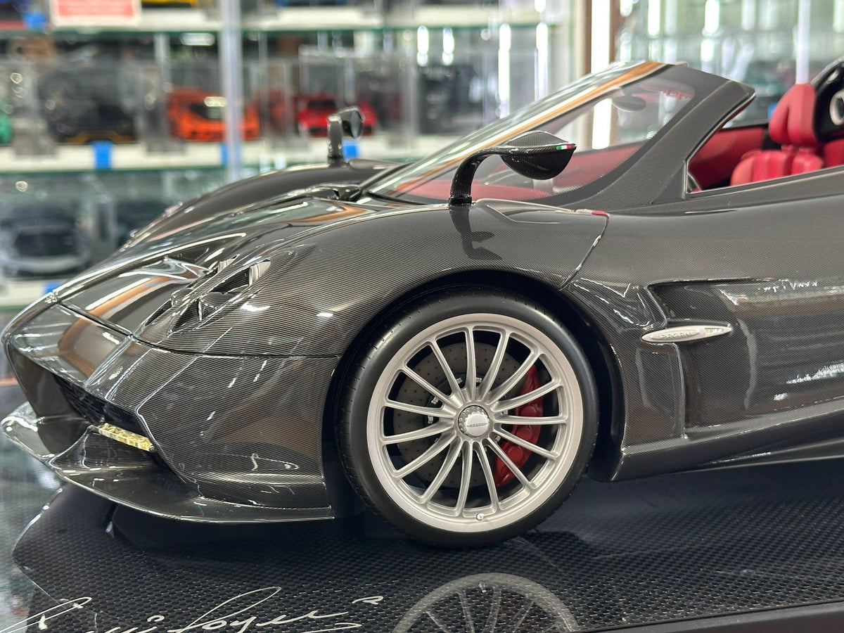 1/8 Resin Pagani Huayra Roadster (2019) – Full Carbon Fiber – MR Collection – Signed by Horacio Pagani – Limited 1 of 1
