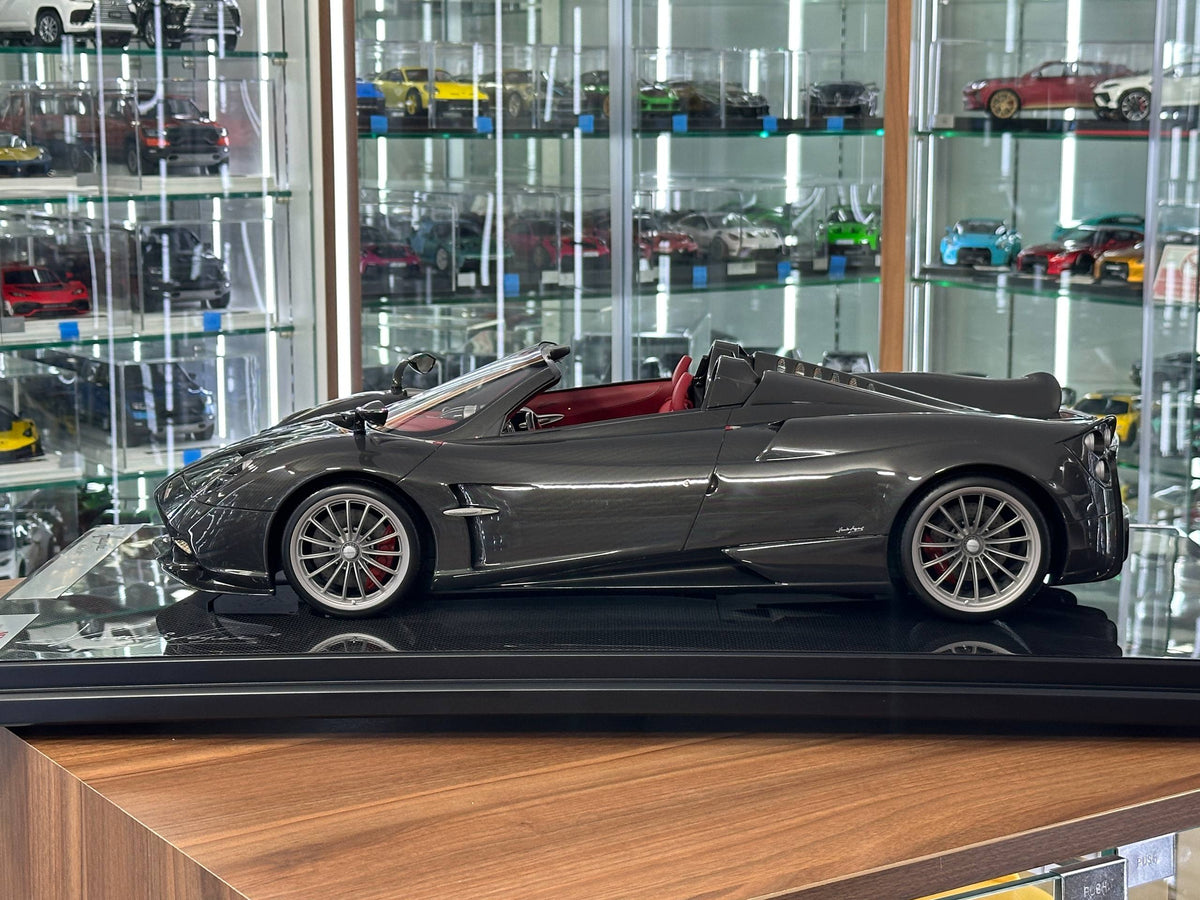 1/8 Resin Pagani Huayra Roadster (2019) – Full Carbon Fiber – MR Collection – Signed by Horacio Pagani – Limited 1 of 1