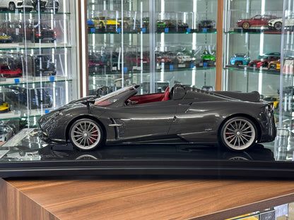 1/8 Resin Pagani Huayra Roadster (2019) – Full Carbon Fiber – MR Collection – Signed by Horacio Pagani – Limited 1 of 1