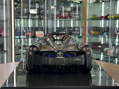 1/8 Resin Pagani Huayra Roadster (2019) – Full Carbon Fiber – MR Collection – Signed by Horacio Pagani – Limited 1 of 1