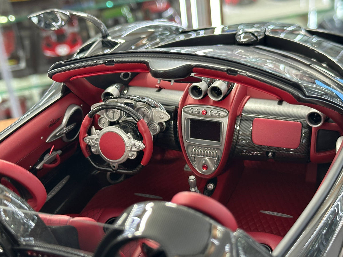 1/8 Resin Pagani Huayra Roadster (2019) – Full Carbon Fiber – MR Collection – Signed by Horacio Pagani – Limited 1 of 1