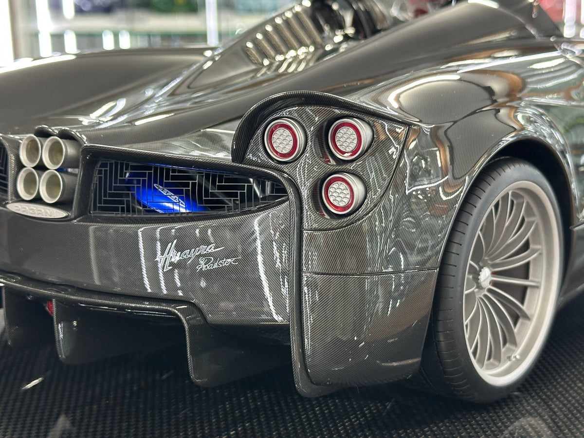 1/8 Resin Pagani Huayra Roadster (2019) – Full Carbon Fiber – MR Collection – Signed by Horacio Pagani – Limited 1 of 1