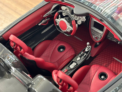 1/8 Resin Pagani Huayra Roadster (2019) – Full Carbon Fiber – MR Collection – Signed by Horacio Pagani – Limited 1 of 1