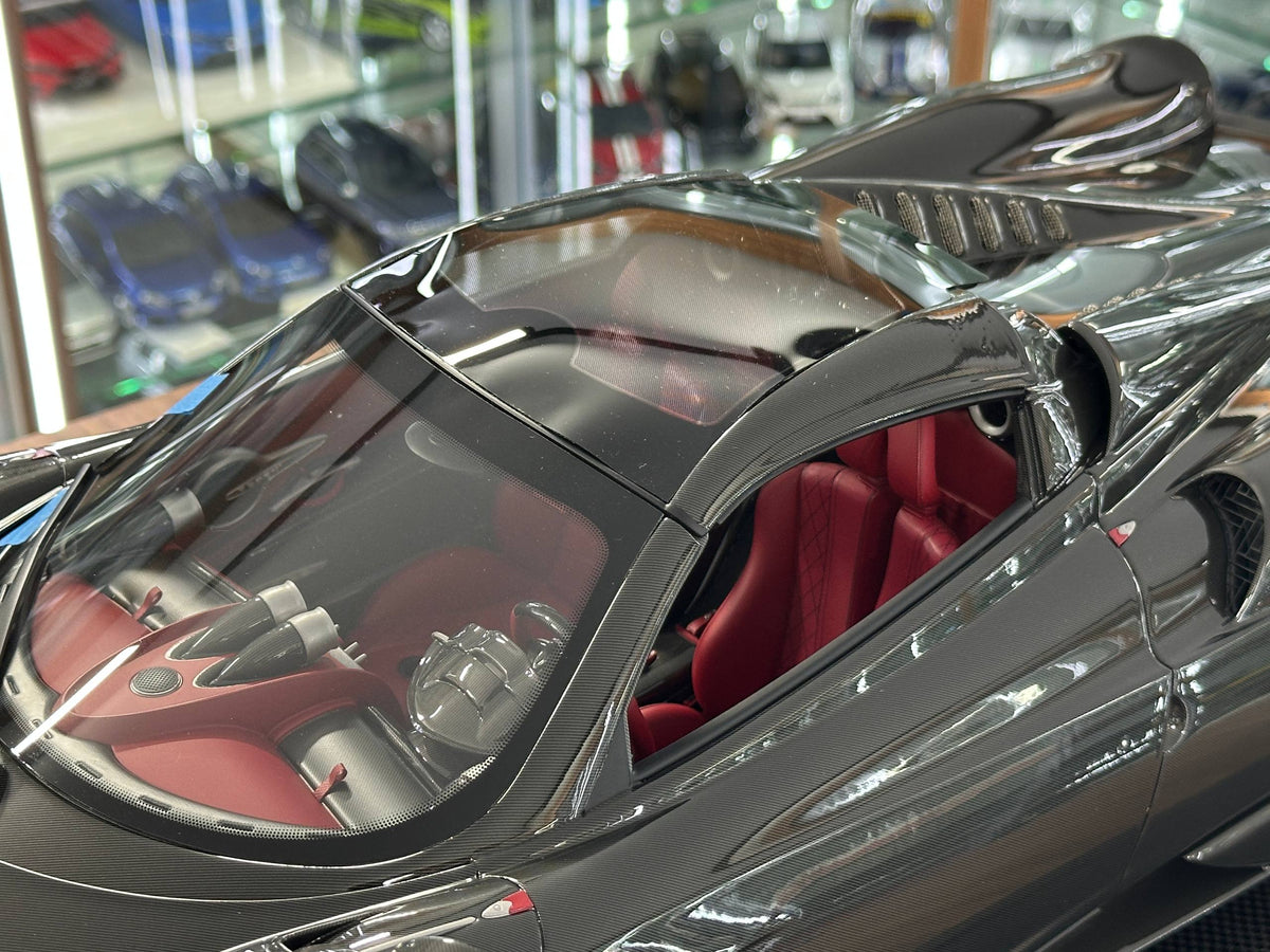1/8 Resin Pagani Huayra Roadster (2019) – Full Carbon Fiber – MR Collection – Signed by Horacio Pagani – Limited 1 of 1