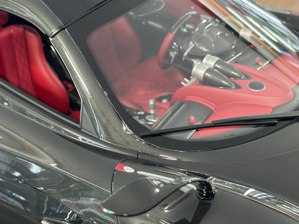 1/8 Resin Pagani Huayra Roadster (2019) – Full Carbon Fiber – MR Collection – Signed by Horacio Pagani – Limited 1 of 1