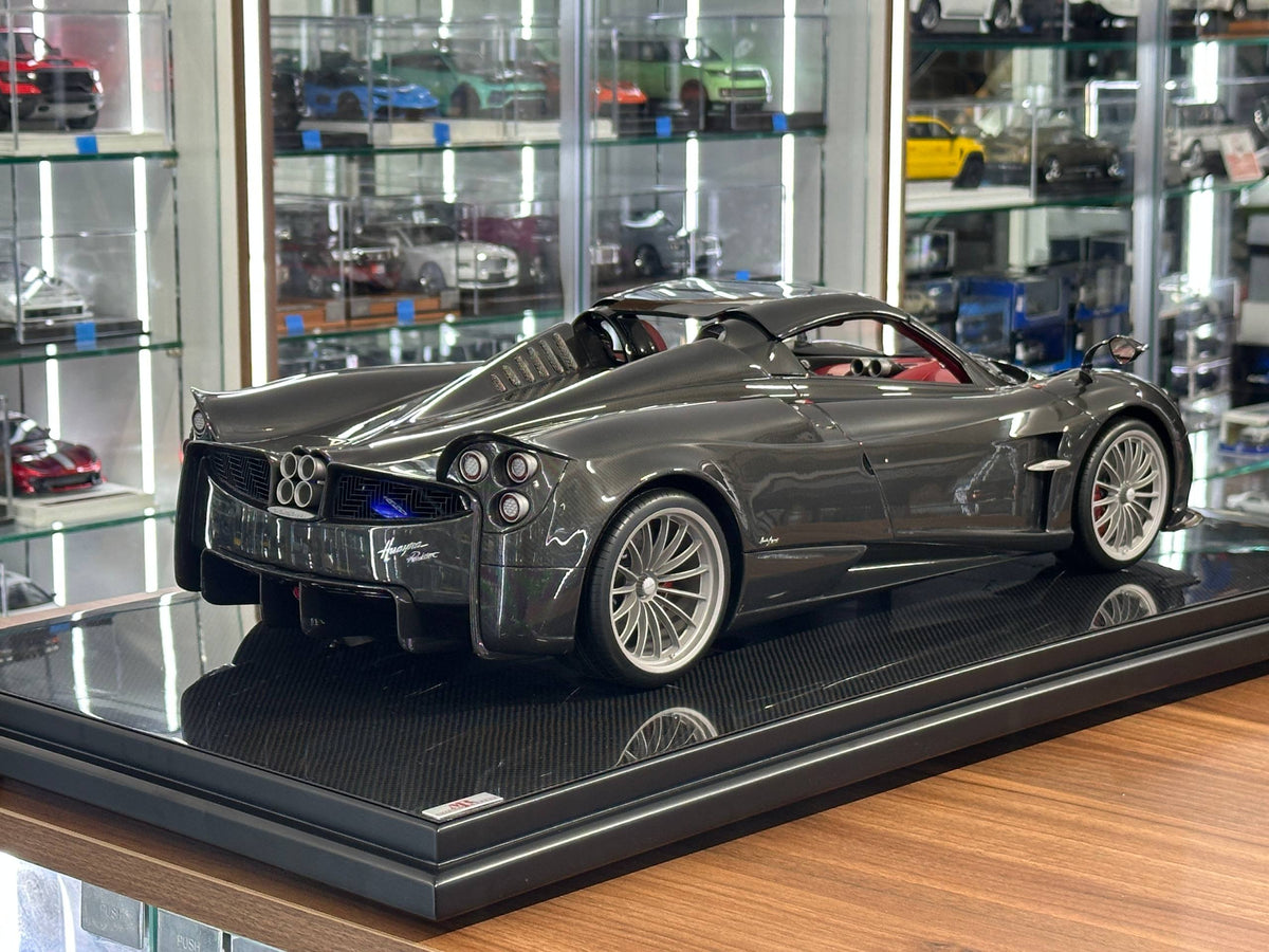 1/8 Resin Pagani Huayra Roadster (2019) – Full Carbon Fiber – MR Collection – Signed by Horacio Pagani – Limited 1 of 1