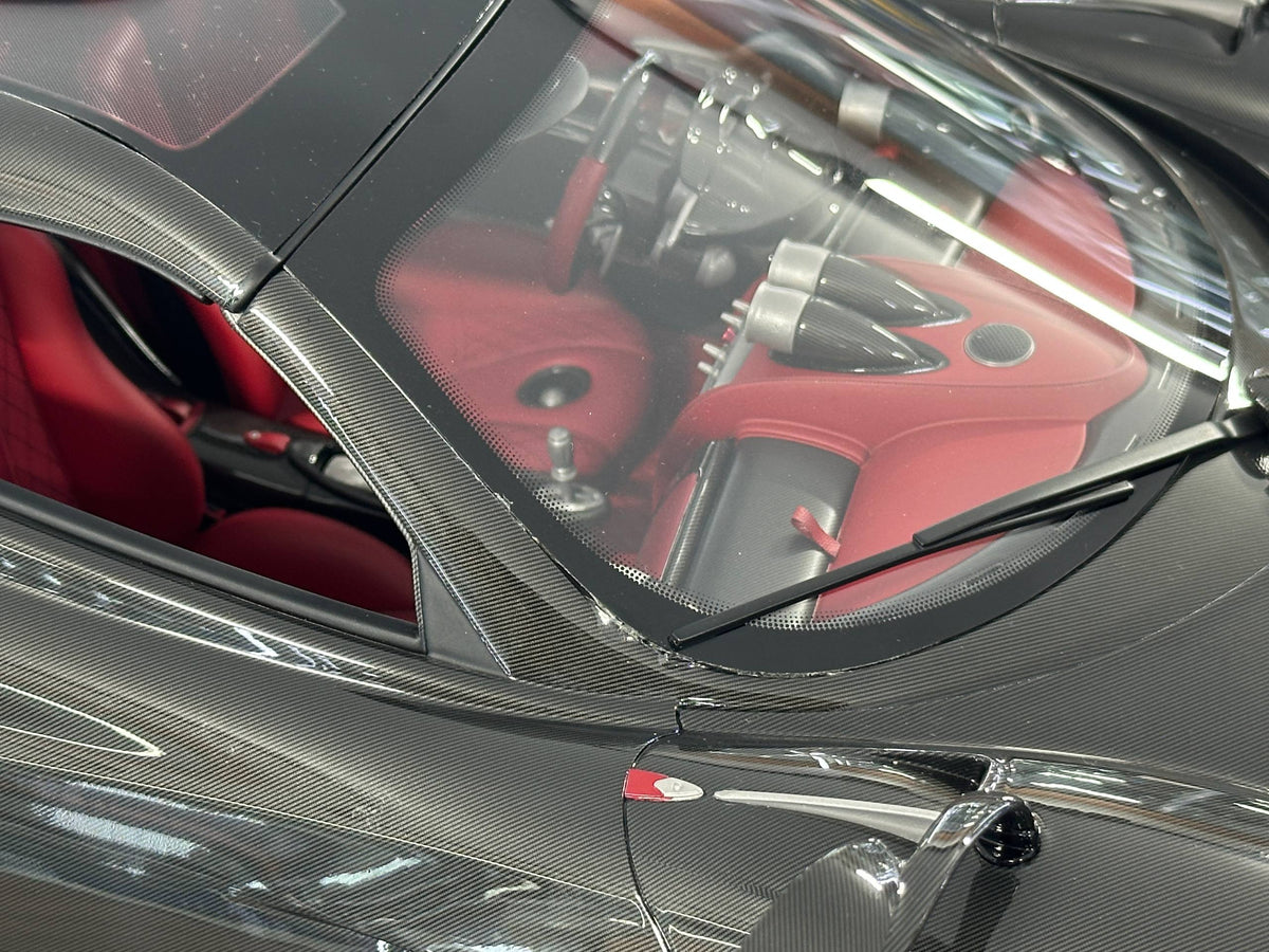 1/8 Resin Pagani Huayra Roadster (2019) – Full Carbon Fiber – MR Collection – Signed by Horacio Pagani – Limited 1 of 1