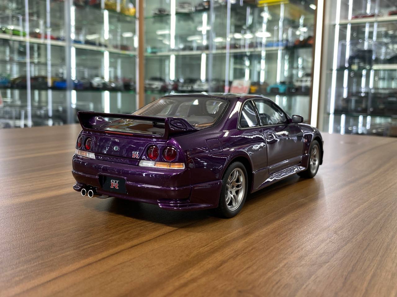 1/18 Resin OttO Mobile Nissan Skyline GT-R R33 V-Spec Purple – Limited 2000pcs