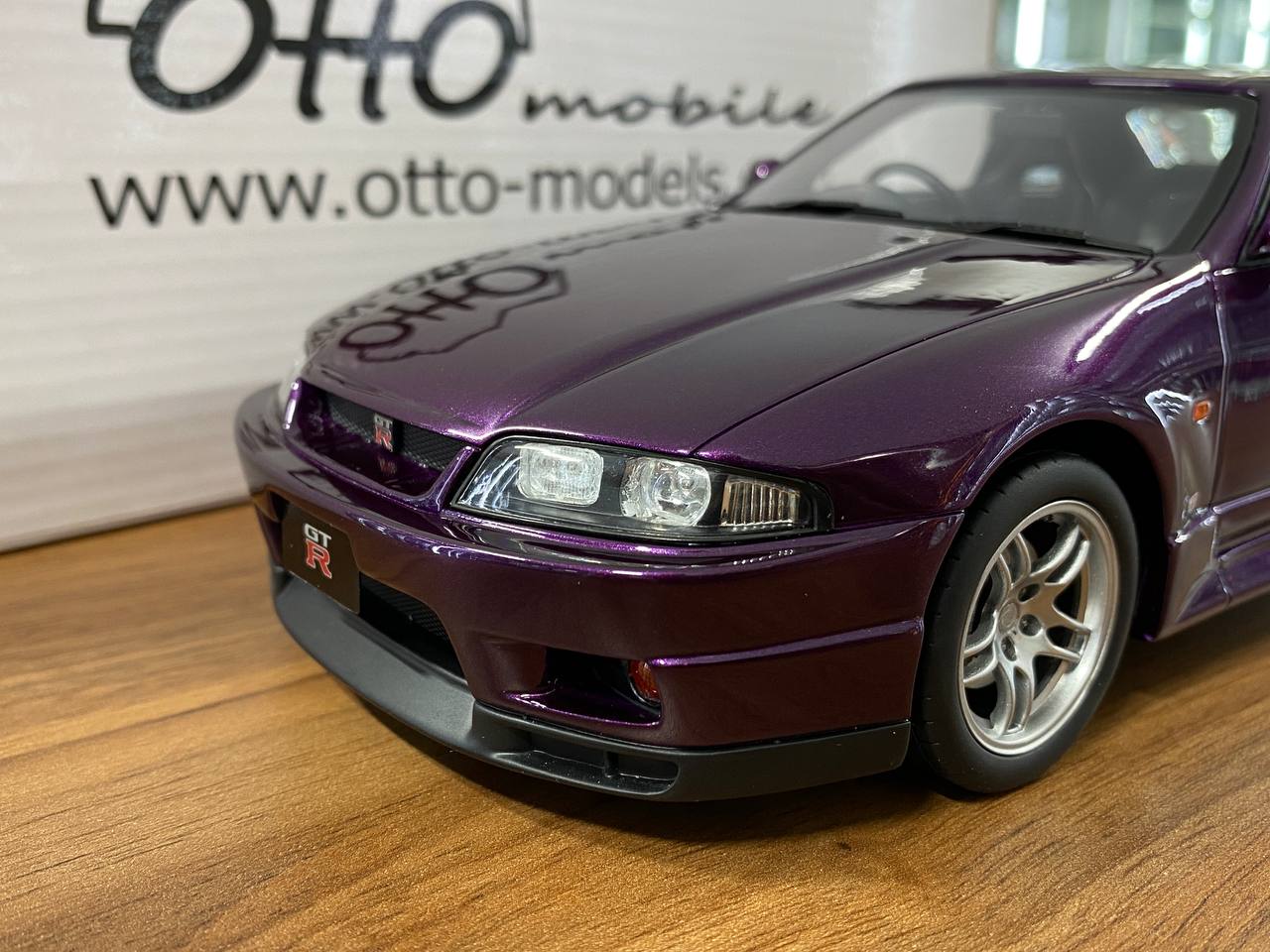 1/18 Resin OttO Mobile Nissan Skyline GT-R R33 V-Spec Purple – Limited 2000pcs