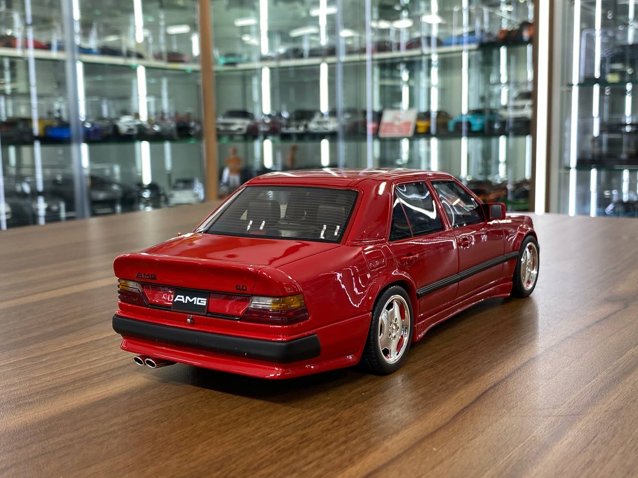 1/18 Resin OttO Mobile Mercedes-Benz 300E 6.0 AMG Red – Limited 999pcs