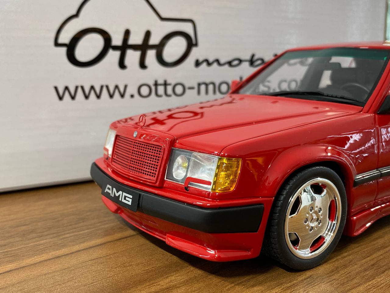1/18 Resin OttO Mobile Mercedes-Benz 300E 6.0 AMG Red – Limited 999pcs