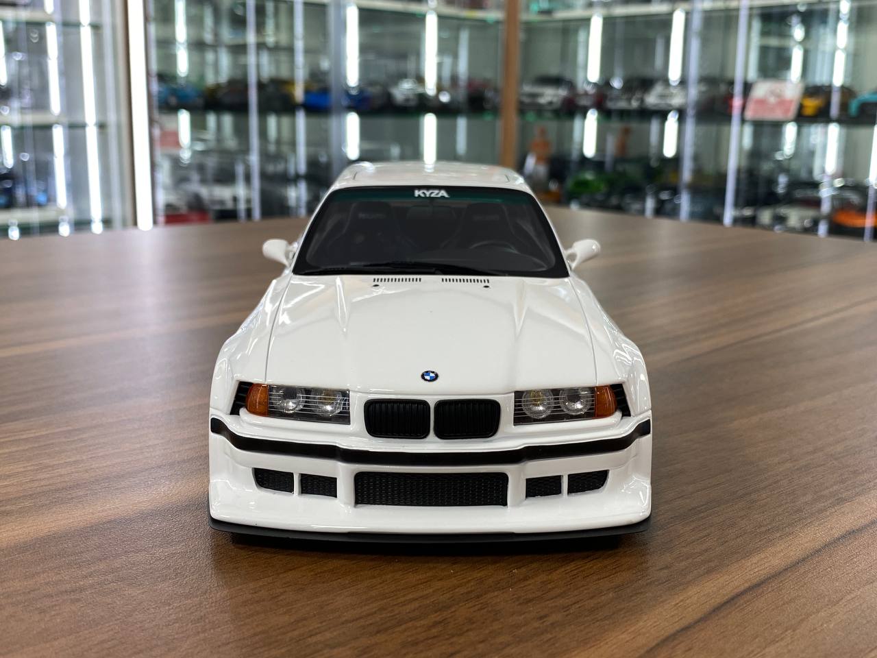 1/18 Resin OttO Mobile BMW E36 Khyzyl Saleem White – Limited 3000pcs