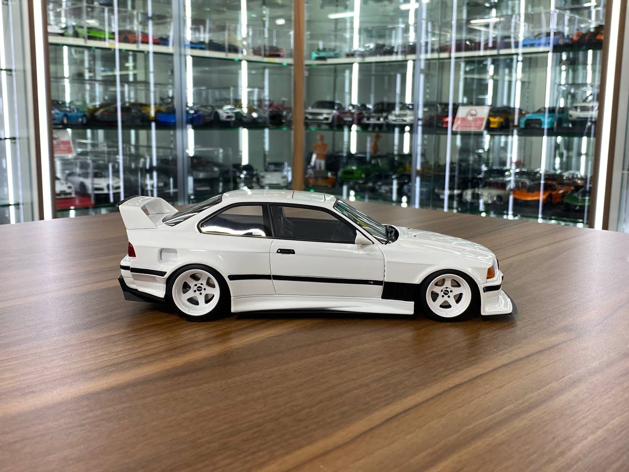 1/18 Resin OttO Mobile BMW E36 Khyzyl Saleem White – Limited 3000pcs