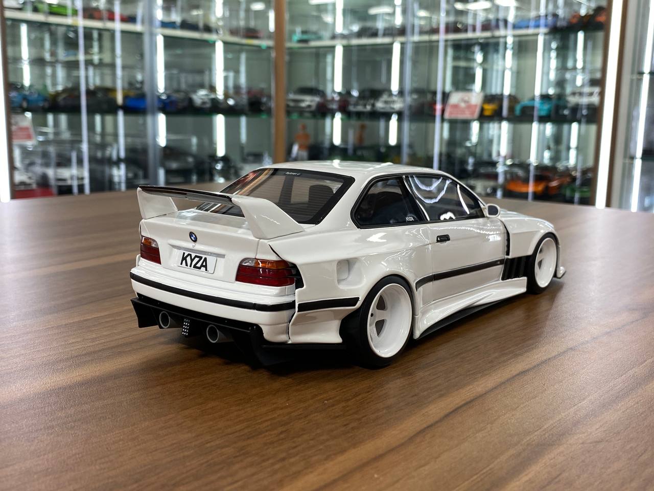 1/18 Resin OttO Mobile BMW E36 Khyzyl Saleem White – Limited 3000pcs
