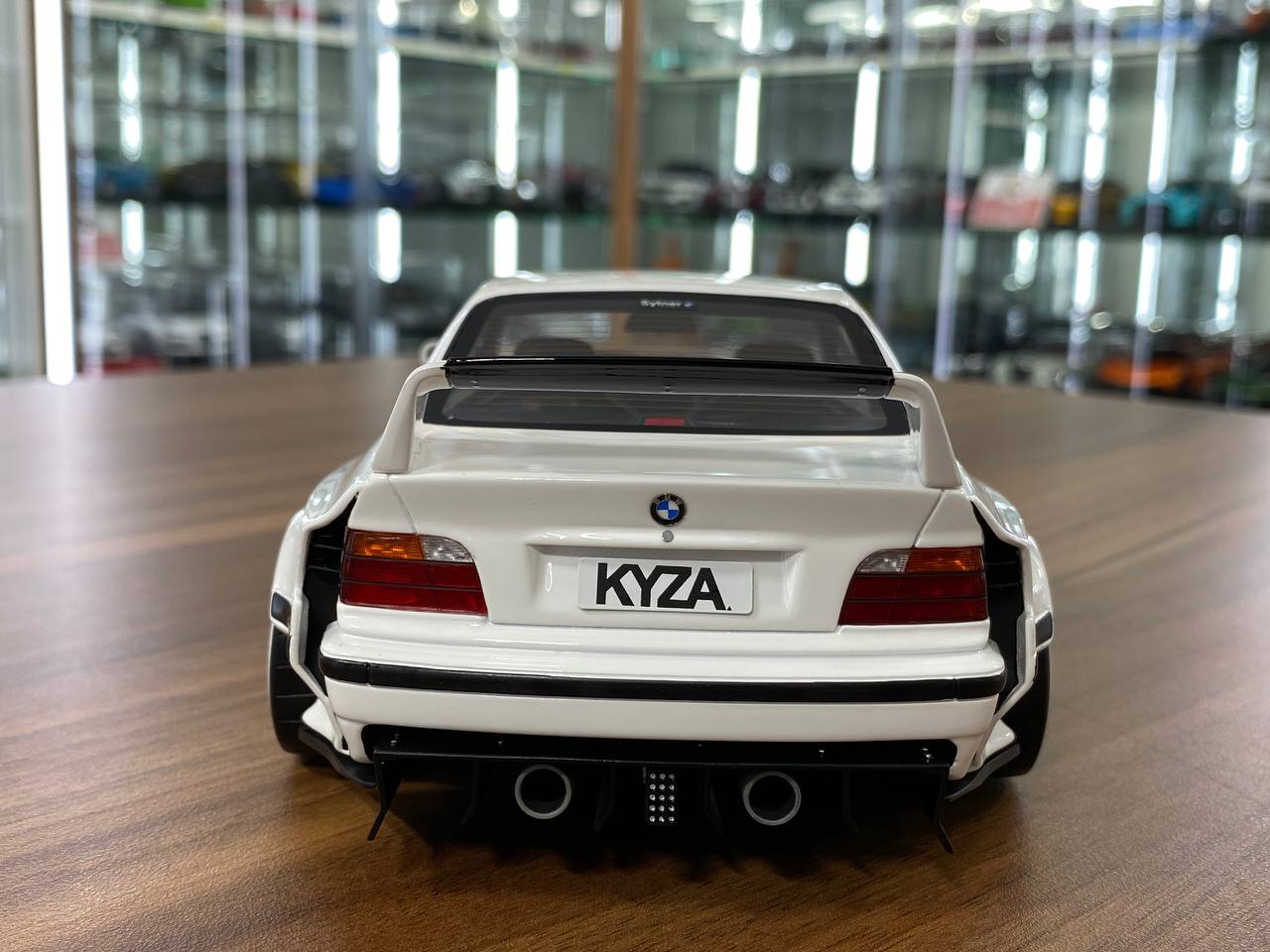 1/18 Resin OttO Mobile BMW E36 Khyzyl Saleem White – Limited 3000pcs