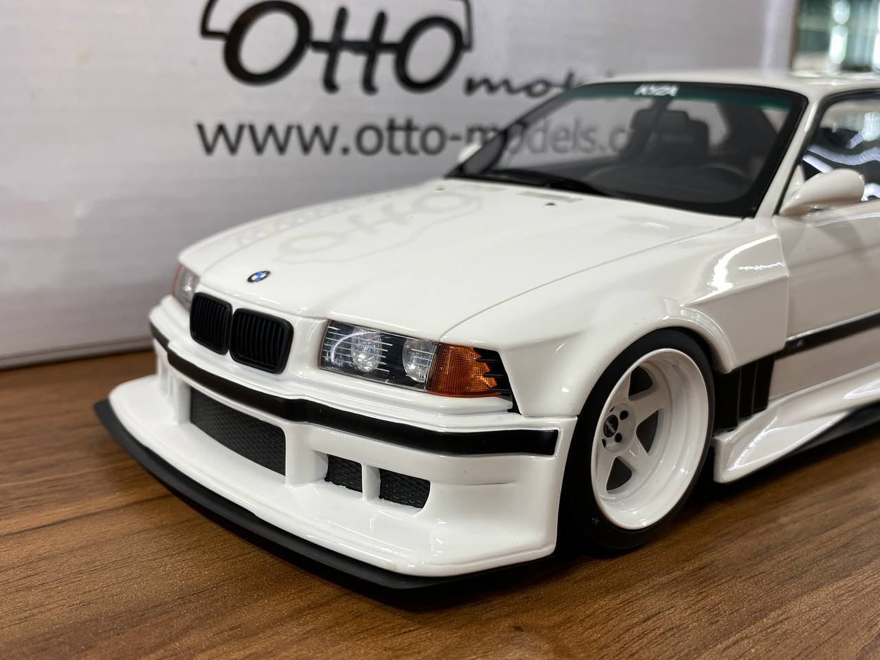 1/18 Resin OttO Mobile BMW E36 Khyzyl Saleem White – Limited 3000pcs