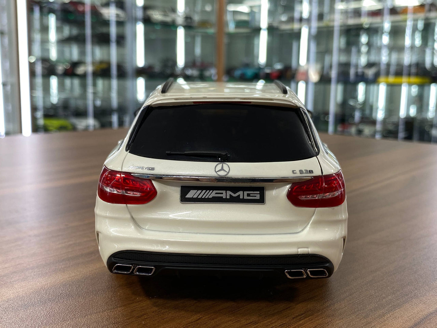 1:18 Resin GT Spirit Mercedes-Benz AMG C63s (S205) T-Modell 2015 – White (Limited to 1000 pcs)