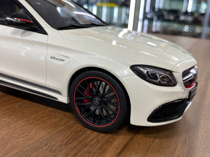 1:18 Resin GT Spirit Mercedes-Benz AMG C63s (S205) T-Modell 2015 – White (Limited to 1000 pcs)