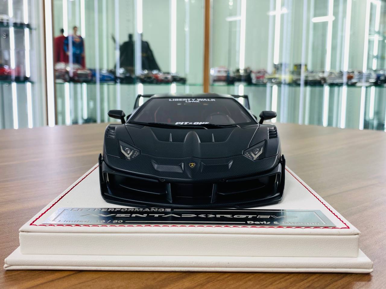1/18 Resin Davis & Giovanni Lamborghini AVENTADOR GT EVO Matt Carbon Fiber Limited- 80 pcs