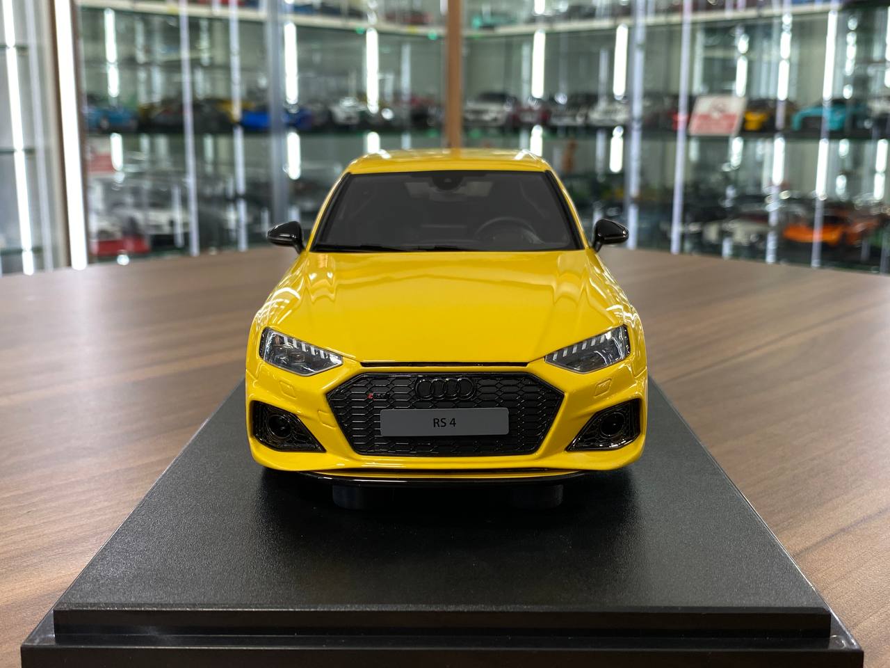 1/18 Resin Audi RS4 25th Anniversary 2024 GT Spirit in Yellow – Limited 999pcs