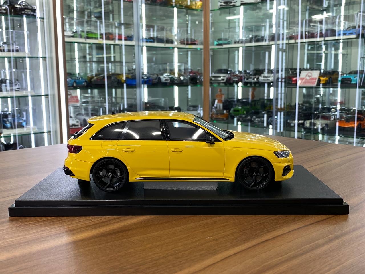 1/18 Resin Audi RS4 25th Anniversary 2024 GT Spirit in Yellow – Limited 999pcs