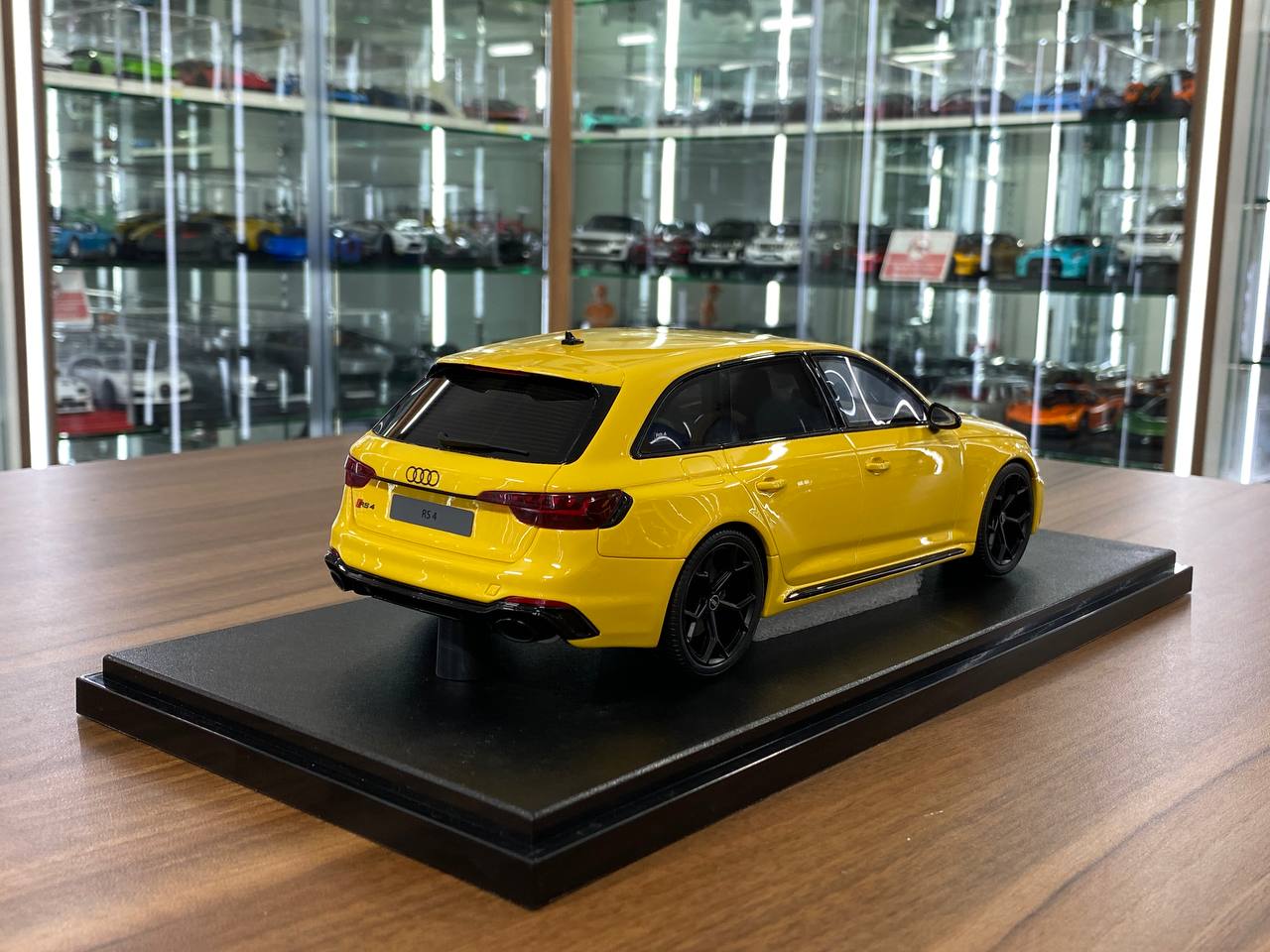 1/18 Resin Audi RS4 25th Anniversary 2024 GT Spirit in Yellow – Limited 999pcs