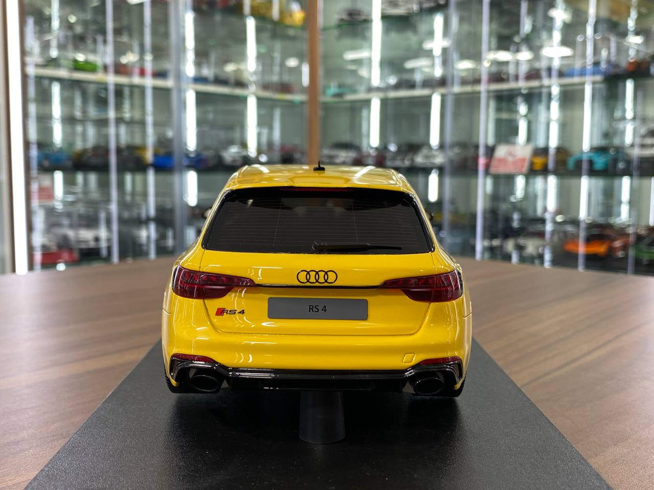 1/18 Resin Audi RS4 25th Anniversary 2024 GT Spirit in Yellow – Limited 999pcs