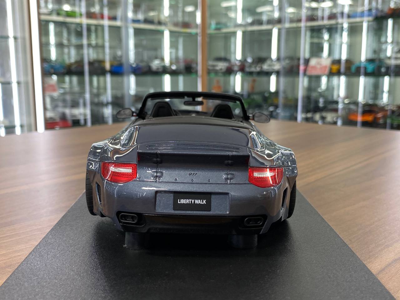 1/18 Resin Porsche 911 (997) Convertible LB-Works LBWK SEMA Show 2016 GT Spirit Grey – Limited 999pcs