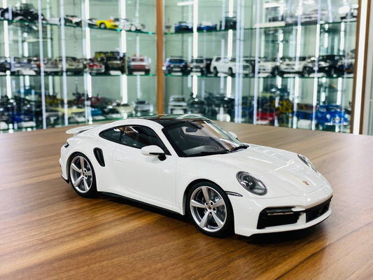 1/18 Resin Model - Minichamps Porsche 911 Turbo S in White