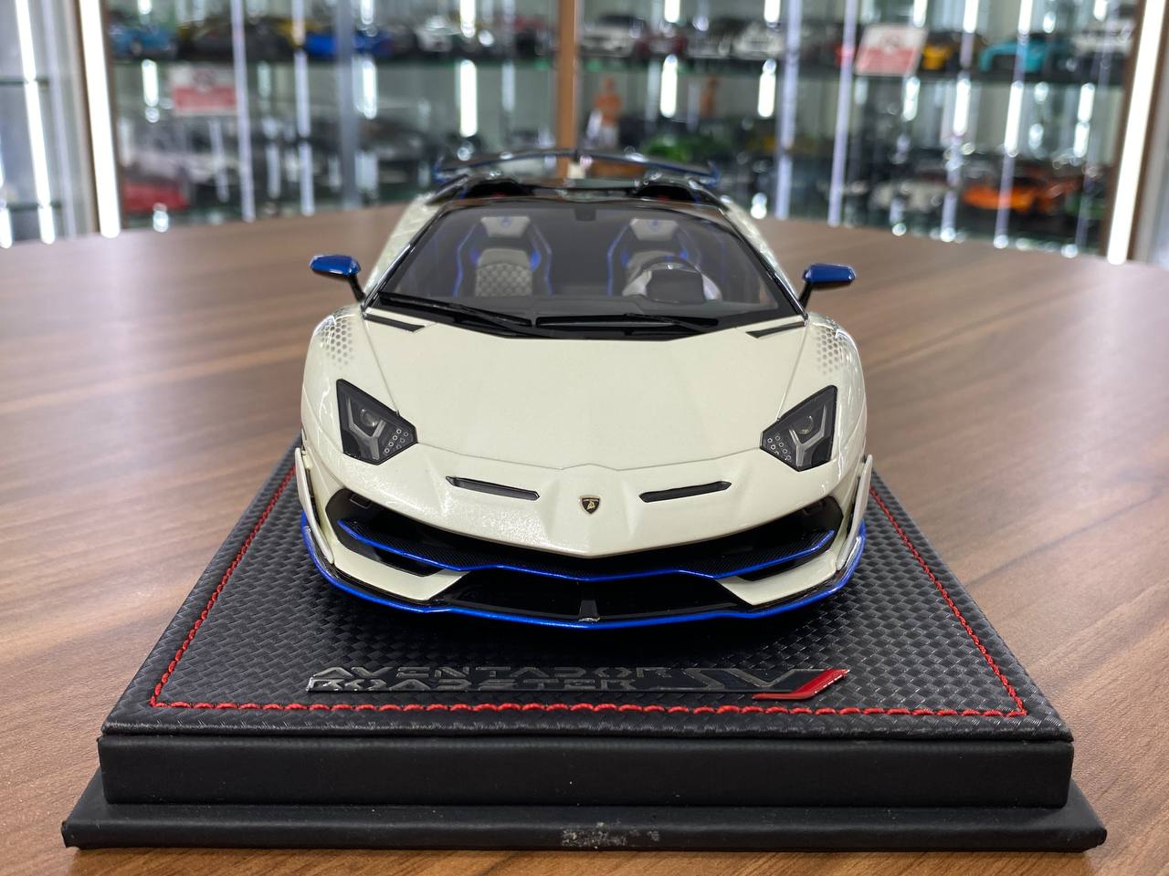 1/18 Resin Lamborghini Aventador SVJ Roadster Xago Edition Bianco Asopo – MR Collection Limited 99