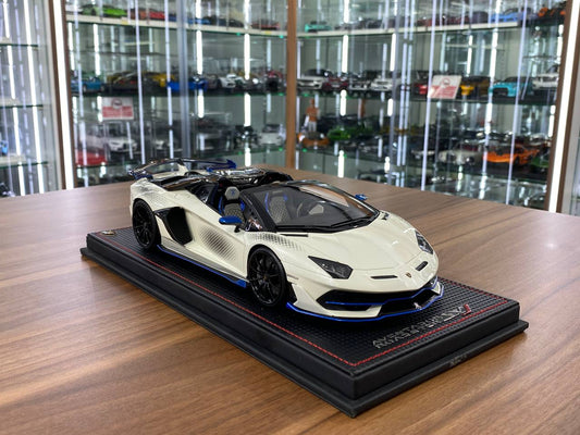 1/18 Resin Lamborghini Aventador SVJ Roadster Xago Edition Bianco Asopo – MR Collection Limited 99