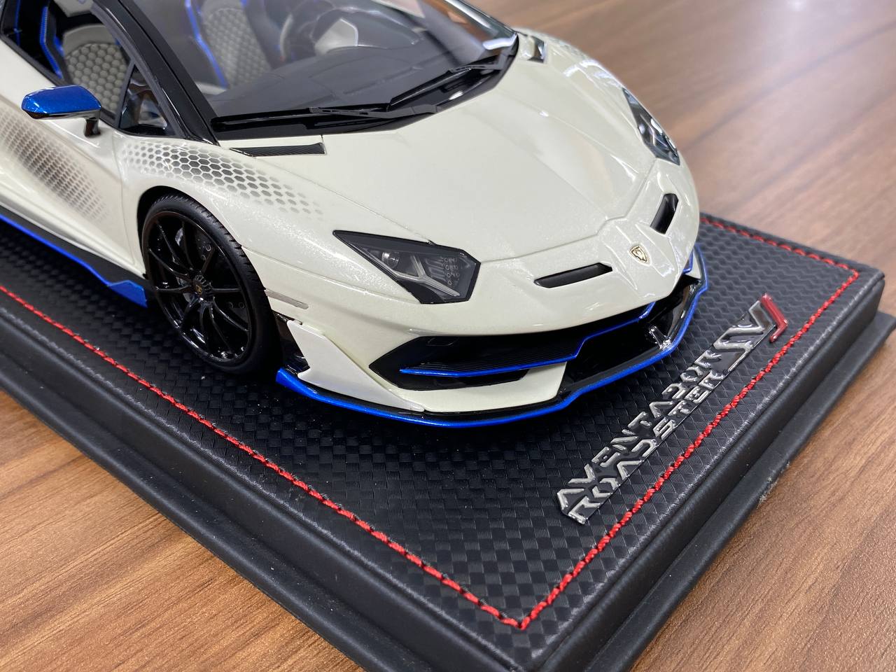 1/18 Resin Lamborghini Aventador SVJ Roadster Xago Edition Bianco Asopo – MR Collection Limited 99