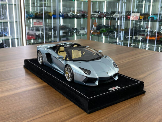 1/18 Resin Lamborghini Aventador Roadster Ice Blue – MR Collection Limited 249